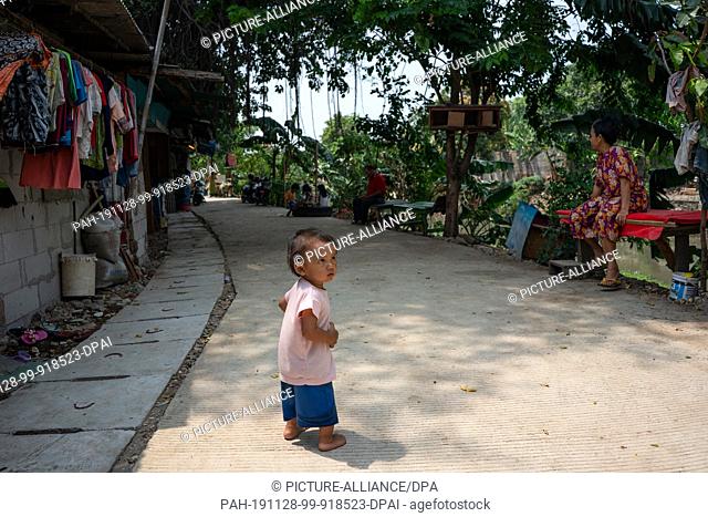 19 October 2019, Indonesia, Jakarta: A child is standing in a street in Kampung Tongkol, North Jakarta, Indonesia. Kampung Tongkol is a village district...