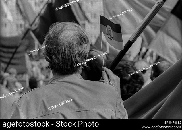 GDR, Berlin, 01. 05. 1987, 1. May rally 1987 on Karl-Marx-Allee, citizens with GDR, flags