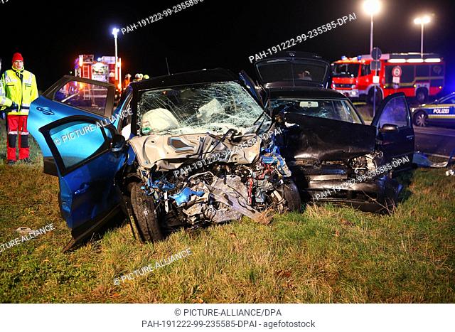 21 December 2019, Lower Saxony, Dransfeld: Two vehicle wrecks stand on the edge of the federal highway 3. 4 people were killed in the traffic accident near...