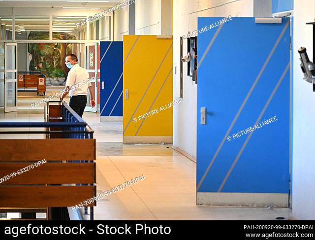 18 September 2020, Baden-Wuerttemberg, Karlsruhe: In the Max-Planck-Gymnasium Karlsruhe, the doors to the classrooms are open for ventilation during a lesson in...