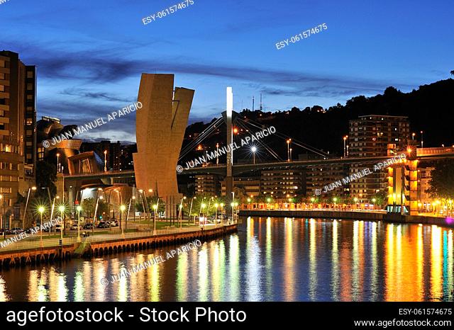 Night view of the Ria de Bilbao and walk Abandoibarra