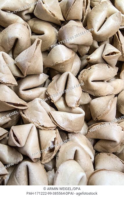 A Bavarian factory produces fortune cookies in Bad Abbach, Germany, 1 December 2017. Photo: Armin Weigel/dpa. - Bad Abbach/Bavaria/Germany