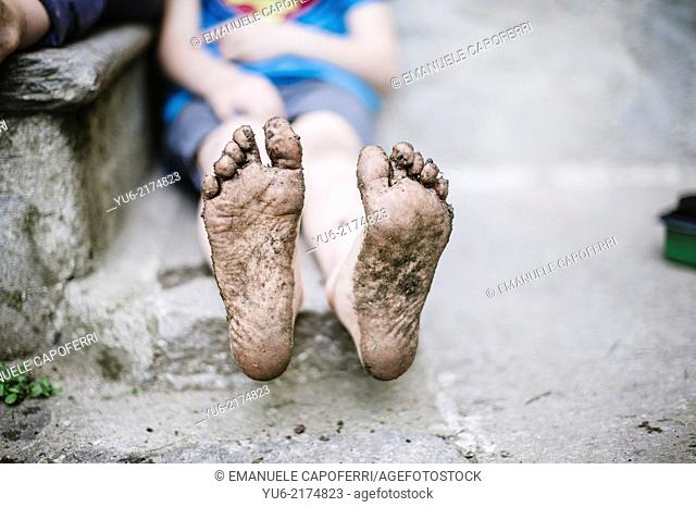 baby feet, dirty mud