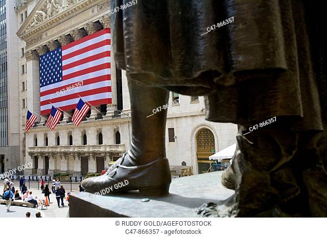 Stock Exchange at Wall Street, George Washington statue, New York City, USA