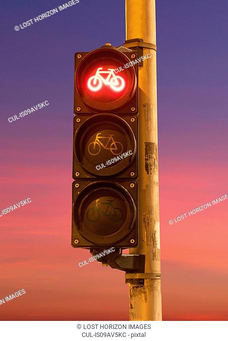 Traffic light for bicycles, red signal