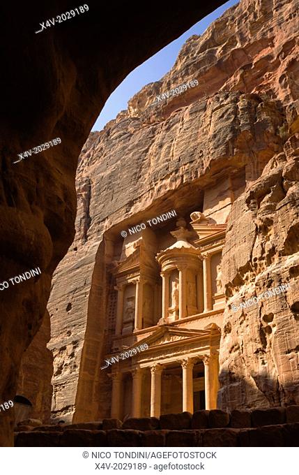 The Treasury, El-Khazneh, Petra, UNESCO Heritage Site, Jordan, Middle East