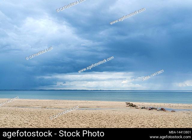 Germany, Schleswig-Holstein, Eckernförde Bay, sandy beach near Surendorf, clouds, rain