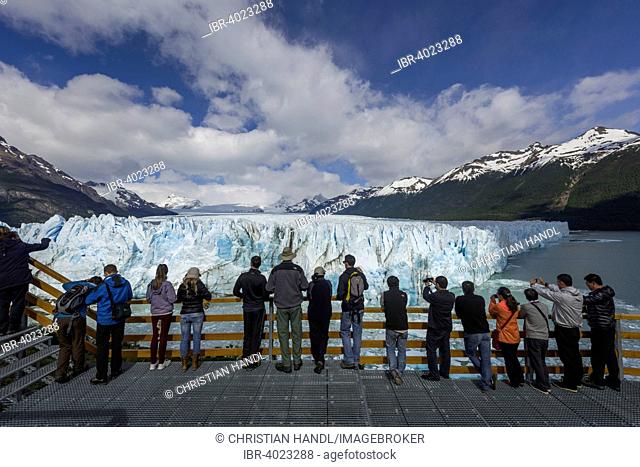 Tourists at the Perito Moreno Glacier, Los Glaciares National Park, Santa Cruz, Argentina