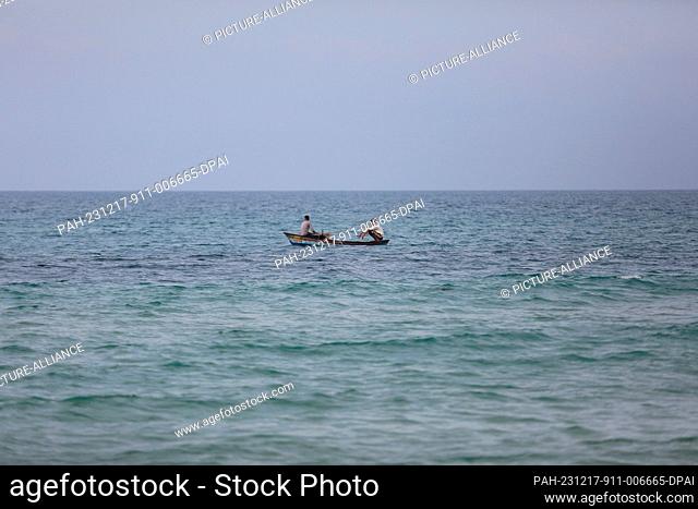 17 December 2023, Palestinian Territories, Rafah: Palestinian fishermen go fishing, taking a risk to feed their families as Israeli gunboats are close to the...