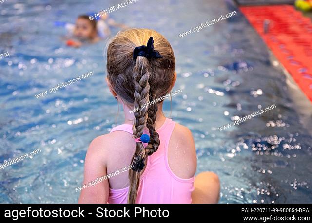 11 July 2022, Bavaria, Geretsried: A girl takes part in a swimming course during the kick-off event for the ""Bavaria swims"" campaign