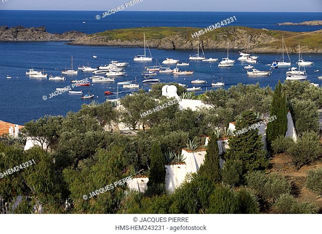 Spain, Catalonia, Costa Brava, Cadaques, Port Liigat, the Salvator Dali's house and museum built in the place of former fishermen houses