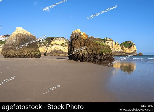 Praia dos Tres Irmaos, rocky landscape on the beach, Alvor, Algarve, Portugal, Europe
