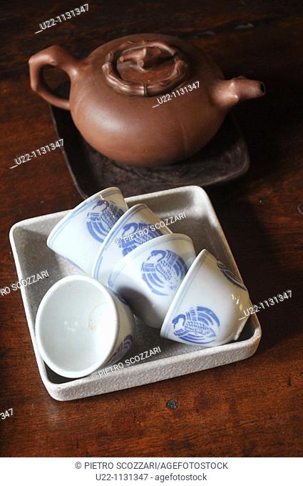 Malacca (Malaysia): tea set at Malaqa House antique shop in Chinatown