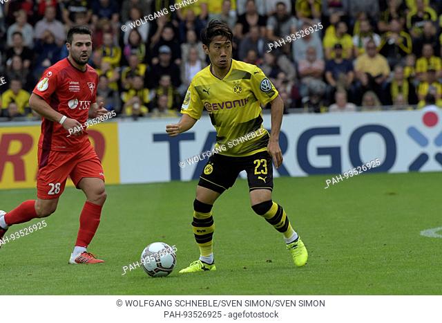 Shinji KAGAWA (DO) Aktion, Einzelaktion mit Ball, Fussball DFB Pokal, 1. Hauptrunde, FC Rielasingen-Arlen (FCRA) - Borussia Dortmund (DO) 0:4, am 12