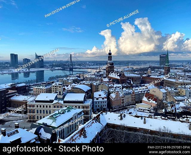 14 December 2023, Latvia, Riga: Panoramic view of the cathedral and the old town from St. Peter's Church. Photo: Alexander Welscher/dpa