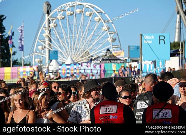 PRODUCTION - 02 September 2023, Bavaria, Munich: A Ferris wheel at the ""Superbloom"" music festival in Munich. Visitors and attendees wait to enter the indoor...