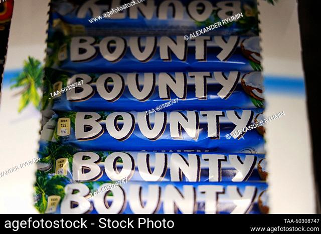 RUSSIA, RYAZAN - JULY 7, 2023: Bounty chocolate bars by the US group Mars Incorporated on display in a shop. According to a Russian law enforcement agency