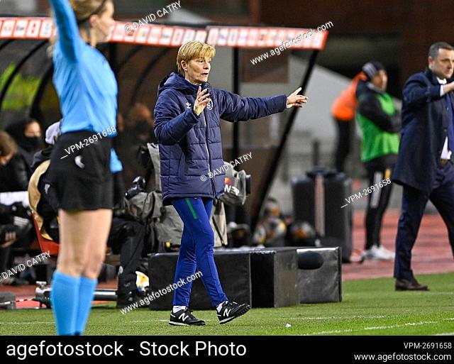 Irish head coach Vera Pauw pictured during a friendly women's soccer game between Belgium's national team the Red Flames and the Republic of Ireland