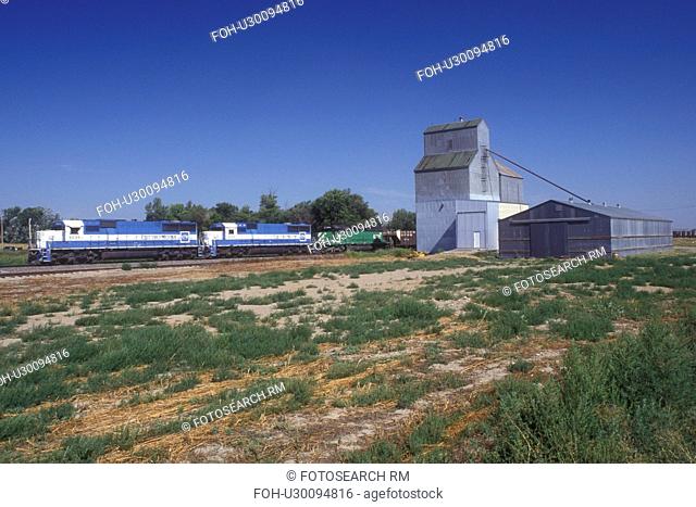 North Dakota, A train collecting grain from a grain elevator in Dore
