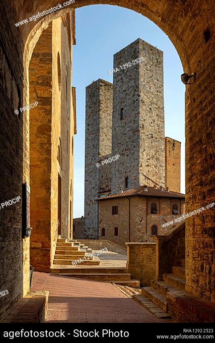 Piazza Duomo, San Gimignano, UNESCO World Heritage Site, Siena, Tuscany, Italy, Europe