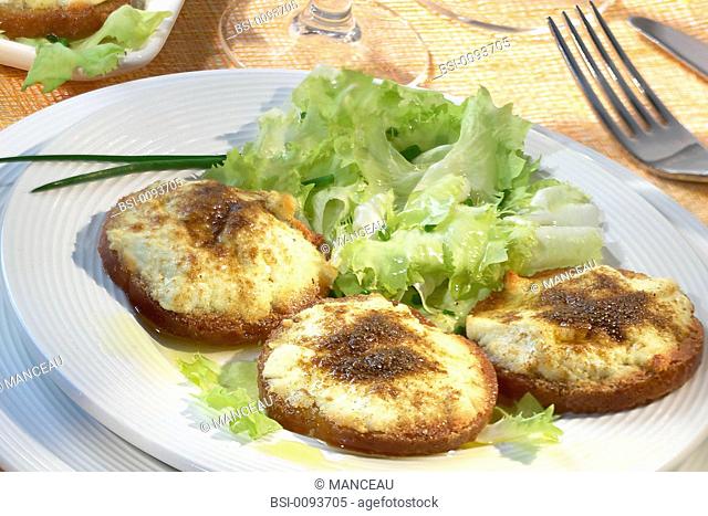 Salade with goat cheese toasts