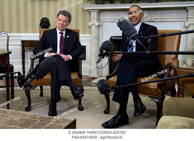 United States President Barack Obama, right, meets President Juan Manuel Santos of Colombia, left, in the Oval Office of the White House in Washington, DC, USA
