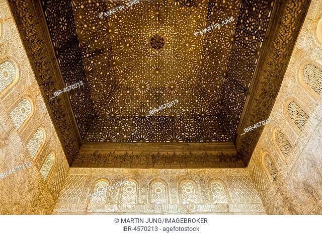 Moorish, Wooden ceiling, stucco decoration, Sala de los Embajadores, Palacios Nazaries, Nasrid palaces, Alhambra, Granada, UNESCO World Heritage Site, Andalusia