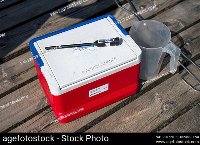 PRODUCTION - 25 July 2022, Bavaria, Pleinfeld: Julia Wittmann's equipment for taking water samples. A freezer, a thermometer