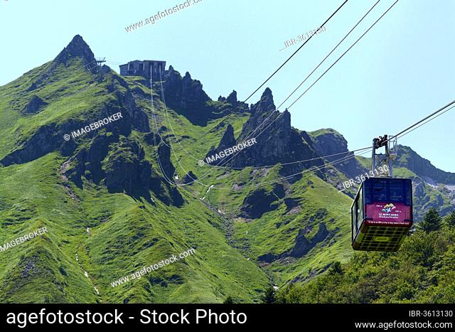 Cable car, Mont Dore, Massif du Sancy, Regional Nature Park of the Volcanoes of Auvergne, Le Mont-Dore, Département Puy-de-Dôme, Auvergne, France, Europe