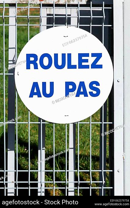Drive slowly sign in France called roulez au pas in french language