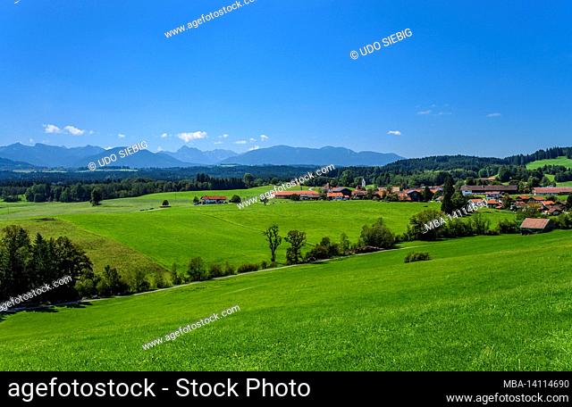 germany, bavaria, upper bavaria, pfaffenwinkel, uffing am staffelsee, district schöffau, town view against ammer mountains