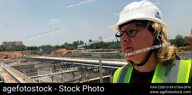 10 June 2023, India, Neu Delhi: Development Minister Svenja Schulze (SPD) visits a large wastewater treatment plant in the Indian capital New Delhi