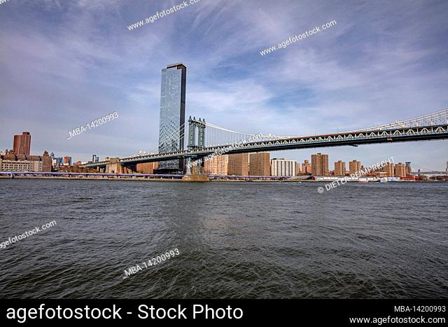 USA, New York City, Manhattan, Brooklyn Bridge, East River