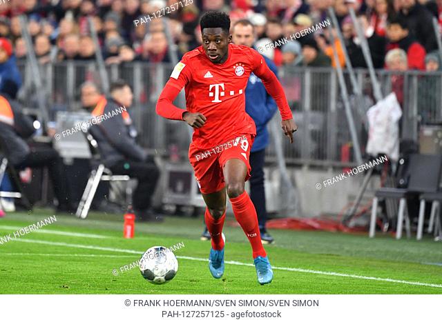 Alphonso DAVIES (FC Bayern Munich), Action, Single Action, Single Image, Cut Out, Full Body Shot, Whole Figure. Soccer 1. Bundesliga, 13