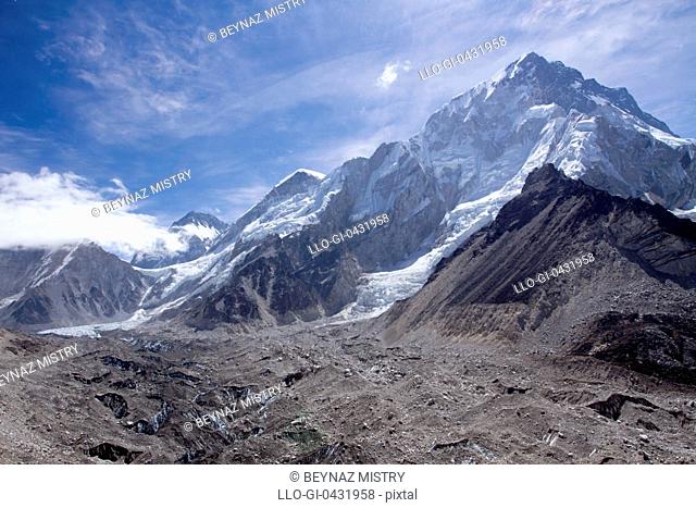 The snow capped high altitude peaks surrounding the Khumbu icefall and Mt. Everest base camp. Himalayas, Everest region, Nepal