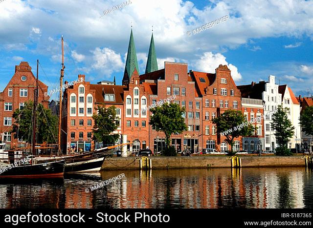 Old town on the Untertrave, towers of St. Marien church, Old town, Lübeck, Germany, Europe
