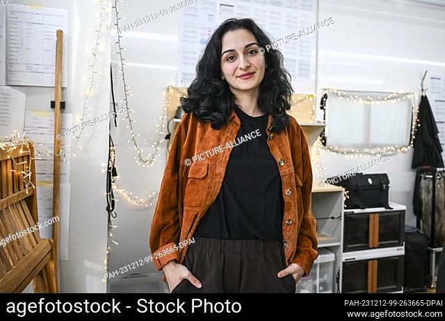 28 November 2023, Berlin: Actress Haley Louise Jones during filming for the medical series ""KraNK"" in the former Sports and Recreation Center (SEZ)