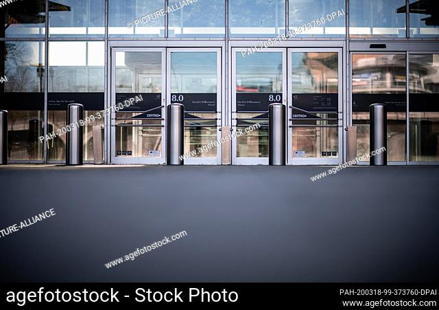 18 March 2020, North Rhine-Westphalia, Oberhausen: The doors of the main entrance to the Centro are locked. Due to the coronavirus most of the retail shops are...