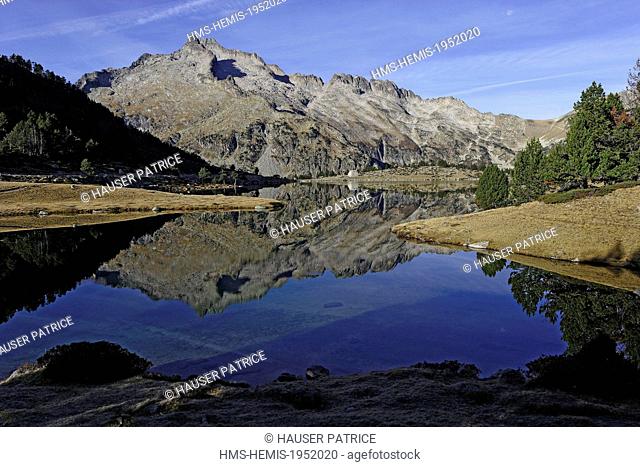 France, Hautes Pyrenees, Pyrenees National Park, Neouvielle Park, the Neouvielle peak and the Aumar lake