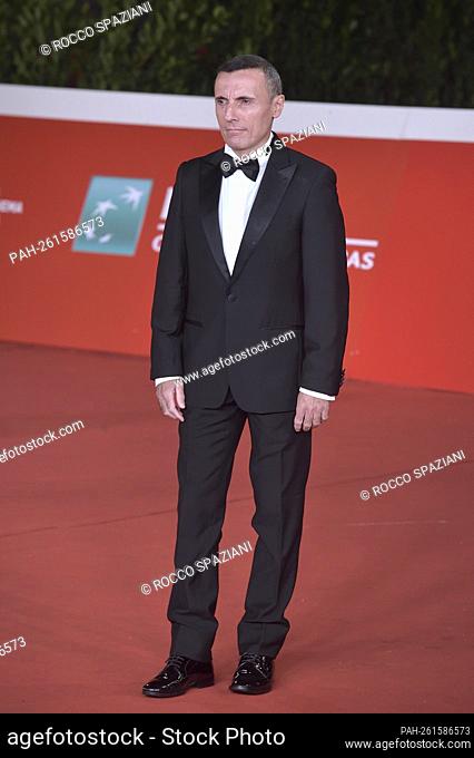ROME, ITALY - OCTOBER 21: Valerio Aprea attends the red carpet of the movie ""A casa tutti bene"" during the 16th Rome Film Fest 2021 on October 21