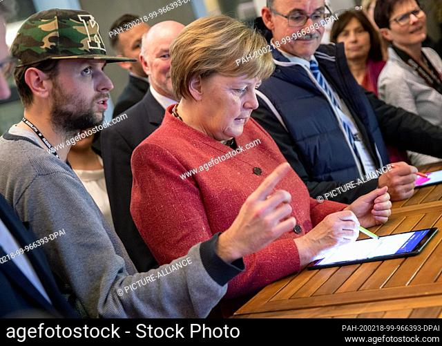04 February 2020, Mecklenburg-Western Pomerania, Greifswald: Chancellor Angela Merkel (CDU) visits the Catapult editorial office in the Biotechnikum