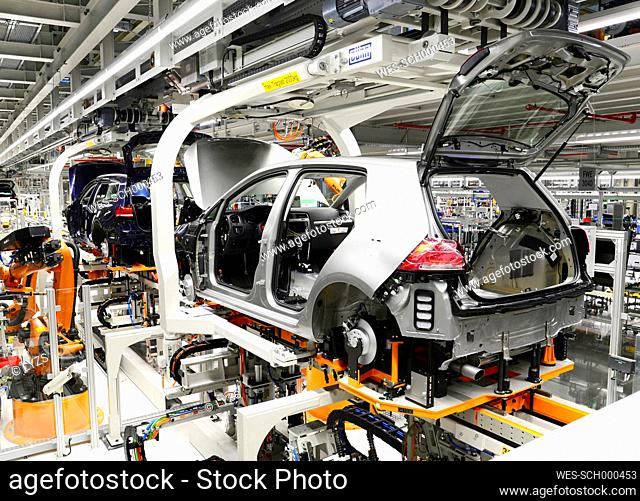 Production of VW cars in a factory