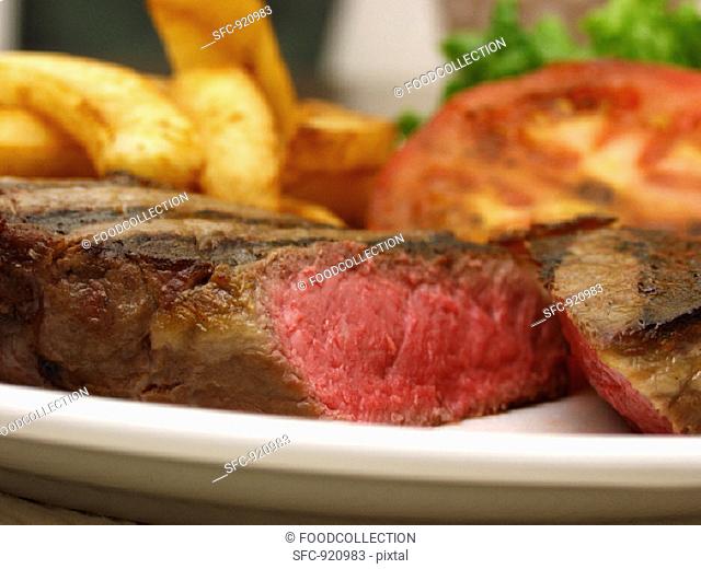 Medium sirloin steak with chips