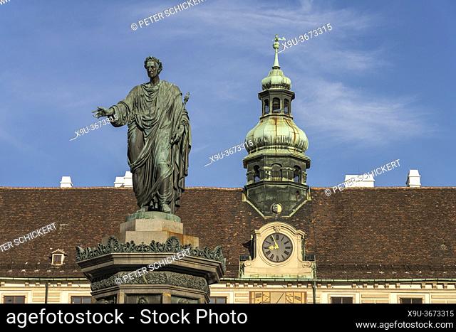 Das Kaiser-Franz-Denkmal am Inneren Burgplatz / In der Burg der Hofburg in Wien, Österreich, Europa | Monument to Emperor Franz I