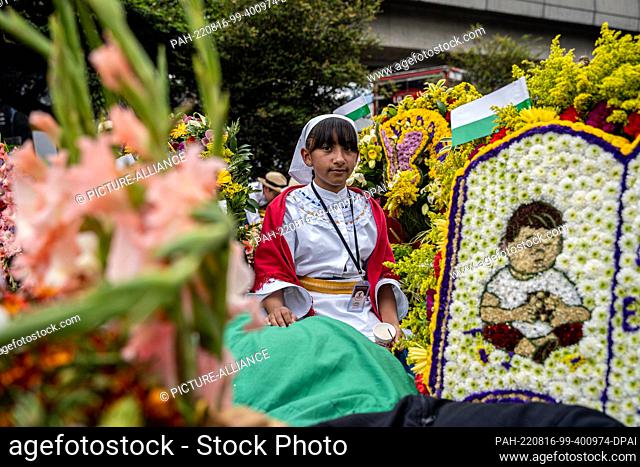 15 August 2022, Colombia, Santa Elena Antioquia: A girl waits minutes before the Silletero parade as part of the Medellin Flower Festival