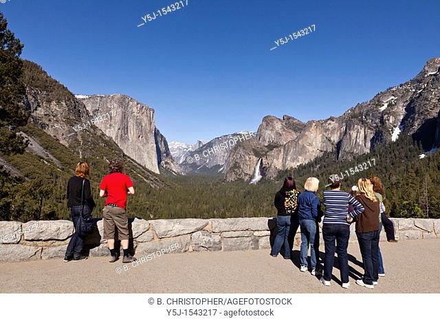 Visitors enjoy a clear view of Yosemite valley