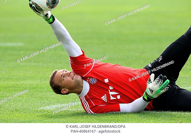 Bayerns Manuel Neuer trains in Arco, Italy, 06 July 2013. From 04 until 12 July 2013 the Bundesliga team prepares for season 2013-14 in a training camp in Arco