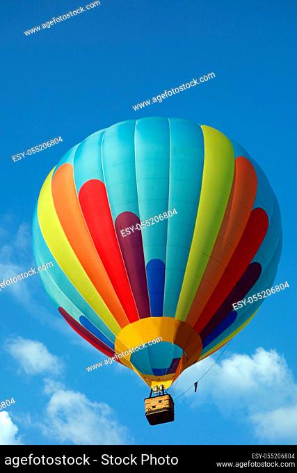 heissluftballon, ballon, luft, heiss, himmel, korb, bunt, fliegender, blau, fliegen, fliege, anreisen, abenteuer, ballonfahren, transport, avion, rot, sport