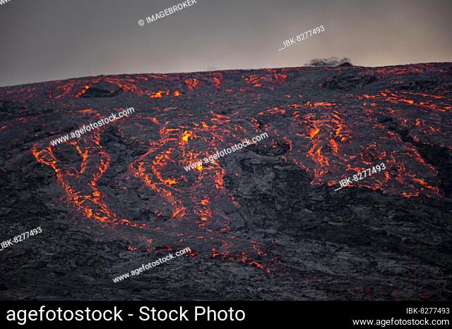 Glühende Lava, Lavastrom, Lavafeld, aktiver Tafelvulkan Fagradalsfjall, Krýsuvík-Vulkansystem, Reykjanes Halbinsel, Island