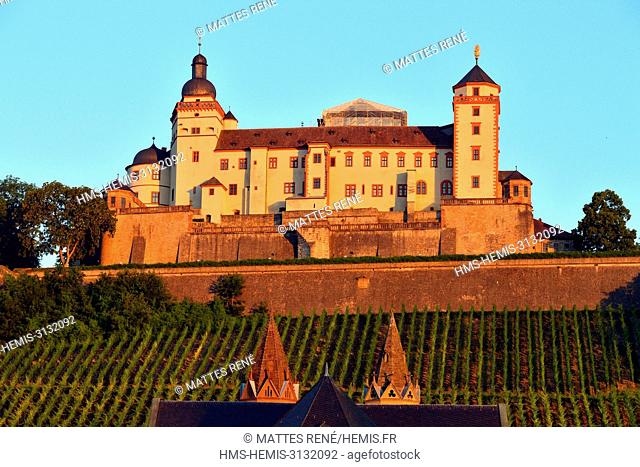 Germany, Bavaria, Upper Franconia Region, Wurzburg, St. Burkard church and Marienberg Fortress